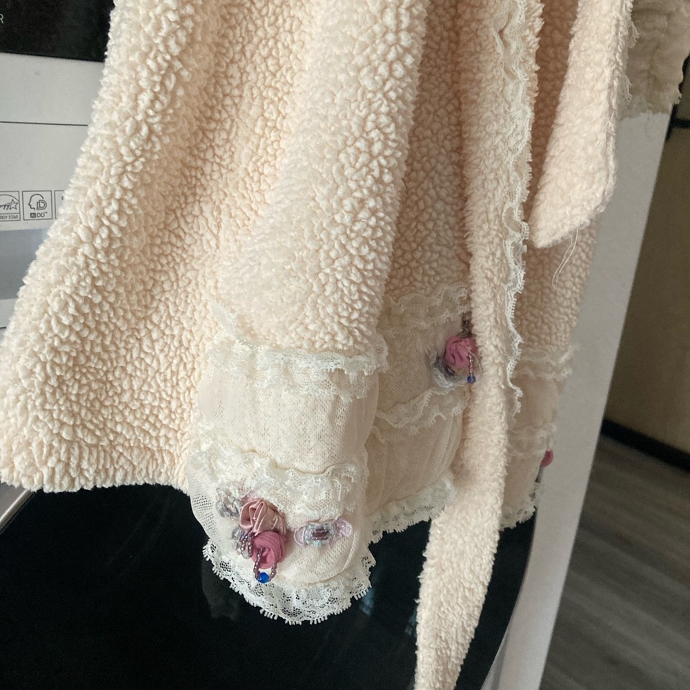 Fancy Ruffled Robe! - Picture 8 of 14